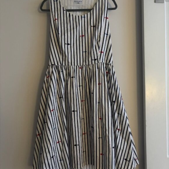RARE FIND MODCLOTH/Frock Shop - open back fit & flare dress w/pockets size L - Picture 2 of 8